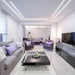 Luminous Luxury House Pýli