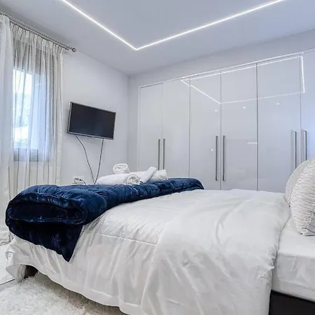 Holiday home Luminous Luxury House Pyli